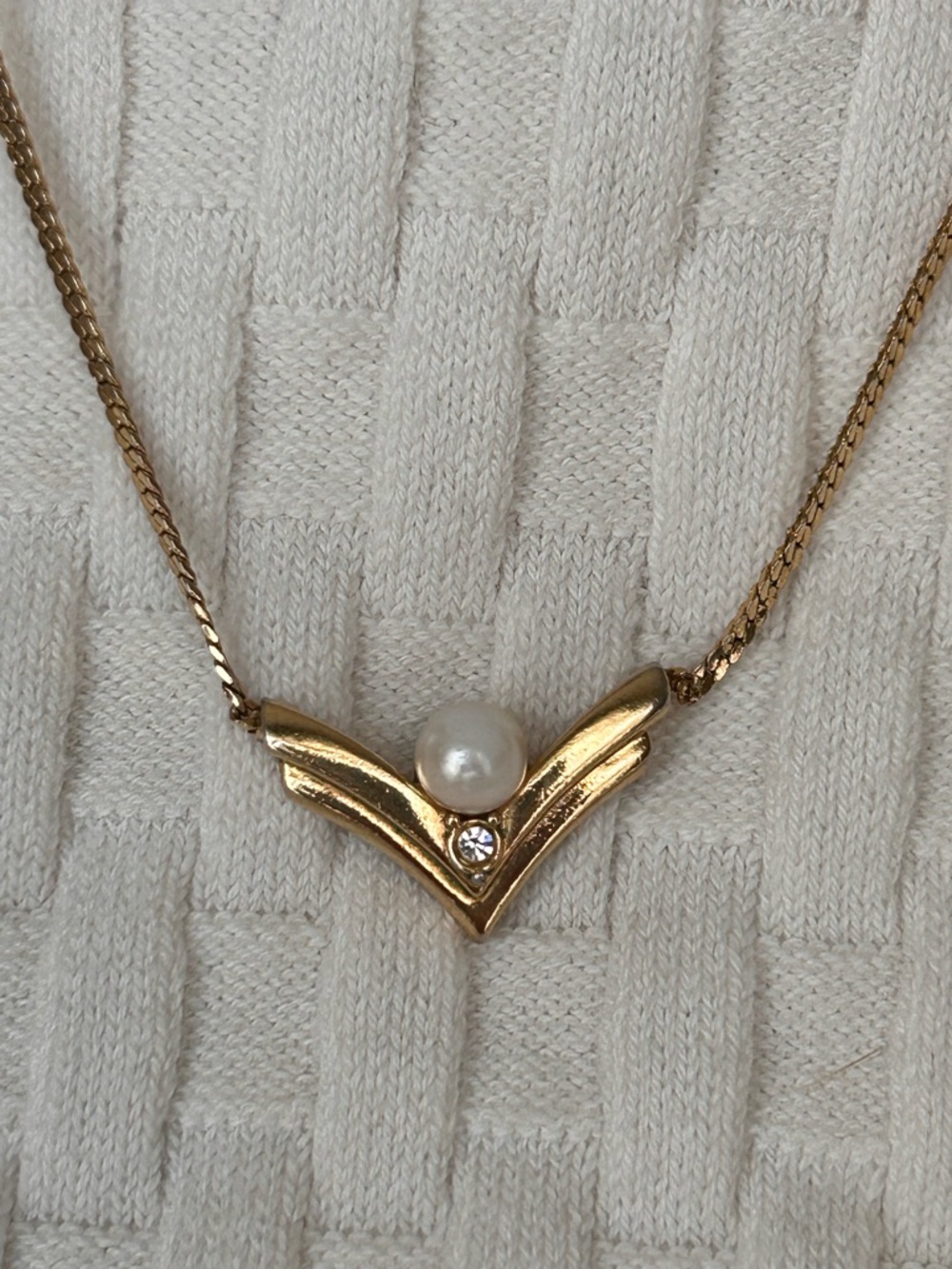 Avon Gold-Tone V Chevron Necklace with Pearl and Crystal